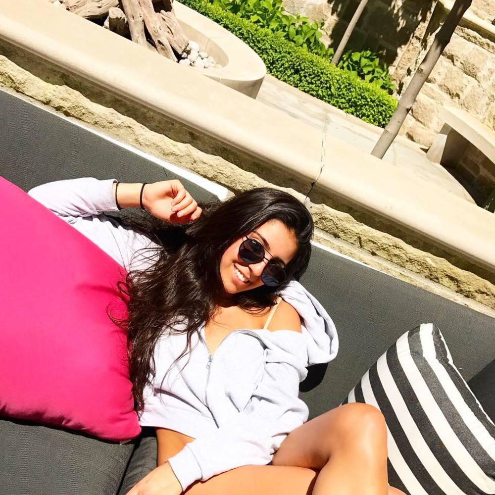 Meet your Posher, Raquel